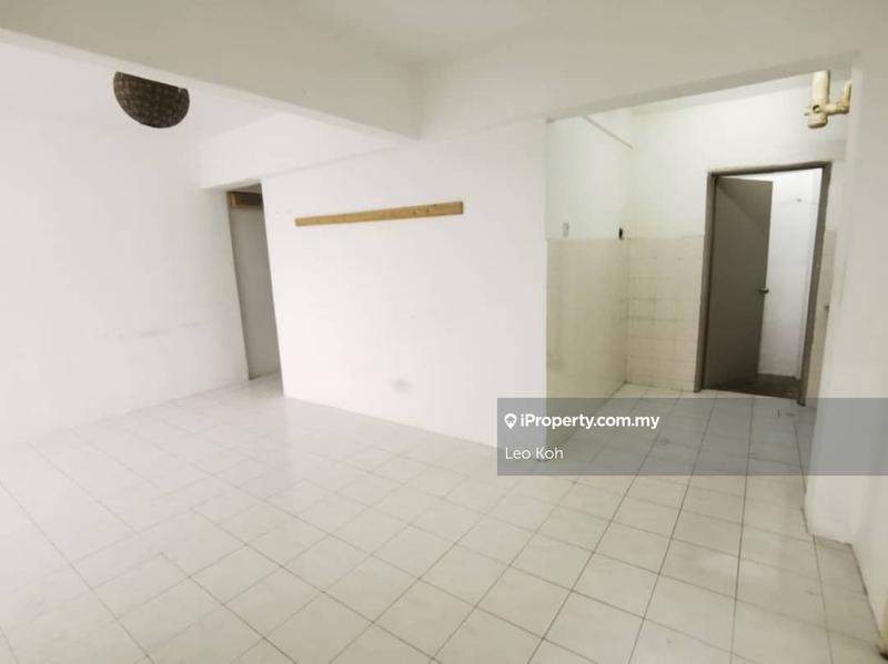 Apartment for Sale in Pangsapuri Vista Serdang by Leo Koh - iProperty.com.my