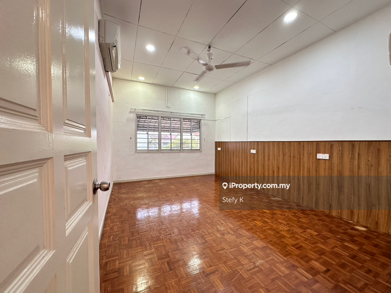 Rumah Berkembar untuk Dijual di Island Park, Gelugor oleh Stefy K - Master Bedroom - iProperty.com.my