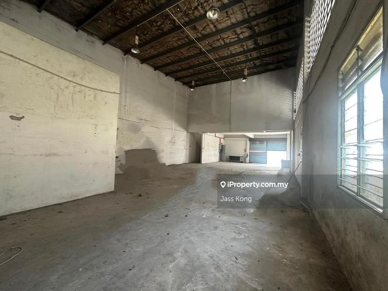 For Sale - 1.5 Storrey Industrial Factory With 200 Amp Valdor For Sale