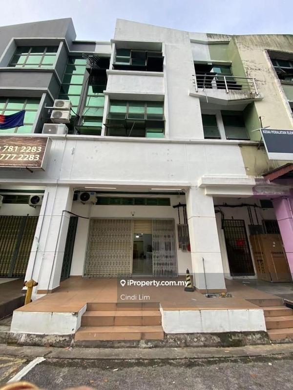 For Rent - Taman desa Cemerlang 3 storey shoplot