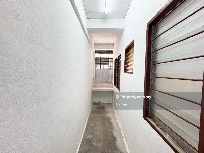 Rumah Pangsa untuk Dijual di Taman Sri Kuching oleh Ck Yee - iProperty.com.my