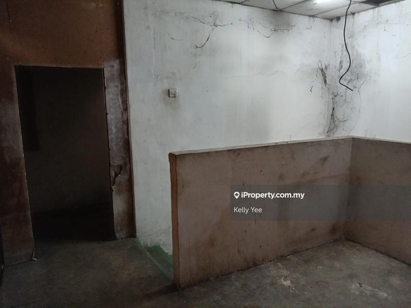 For Rent - 1.5 Storey Light Industrial Shoplot @ Taman Perindustrian Ringan Usahajaya for Rent