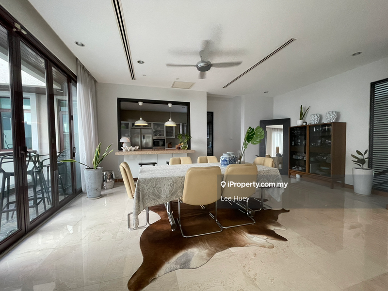 Dining & Dry Kitchen