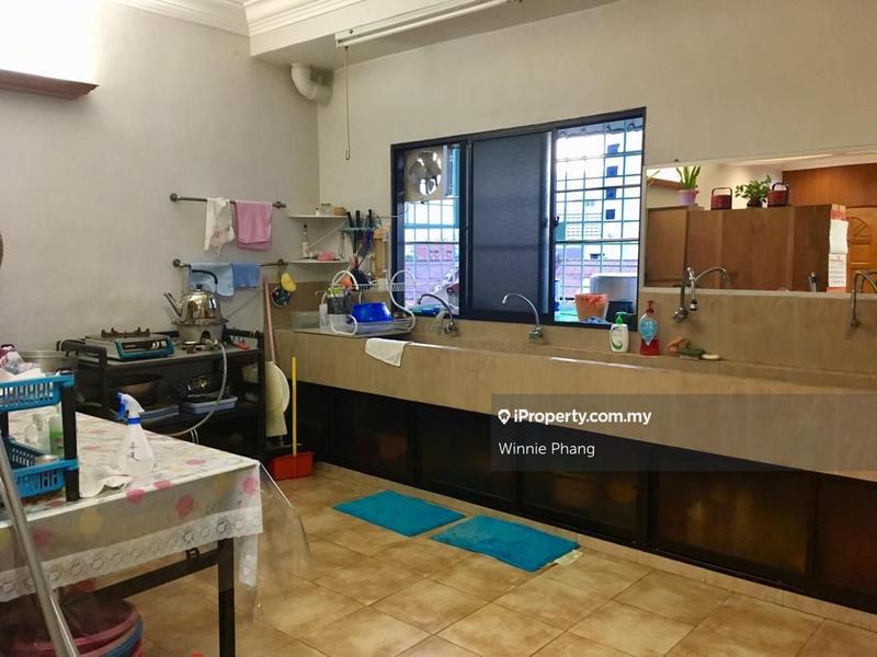 Shop-Office for Sale in Freehold 4 Storey Shop House, Jalan Kubu Jonker, Melaka City by Winnie Phang - iProperty.com.my