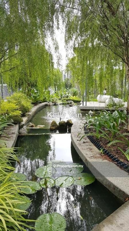 Bungalow House untuk Dijual di Taman Melawati, Ulu Kelang oleh Kelly Yan Kai Lit - Man made river in front of house - iProperty.com.my