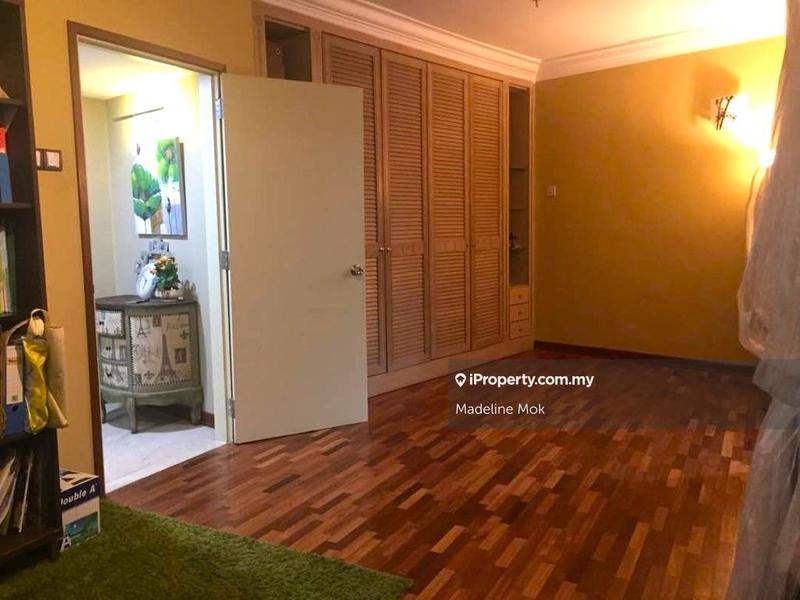 Kondominium untuk Dijual di Villa Bukit Tunku oleh Madeline Mok - Master Bedroom Built-in Closet - iProperty.com.my