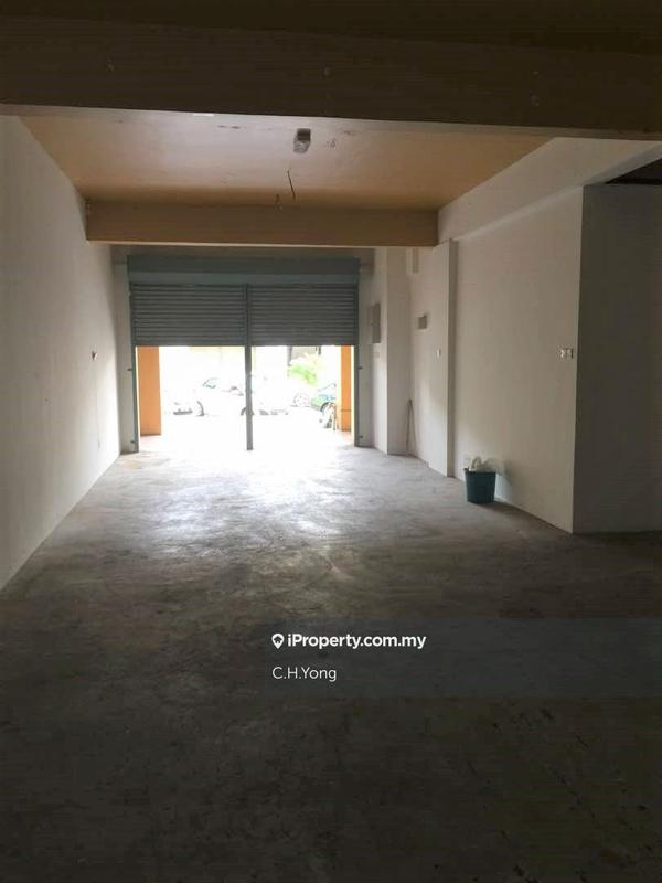 Shop for Sale in Bandar Putra Permai, Seri Kembangan by C.H.Yong - iProperty.com.my