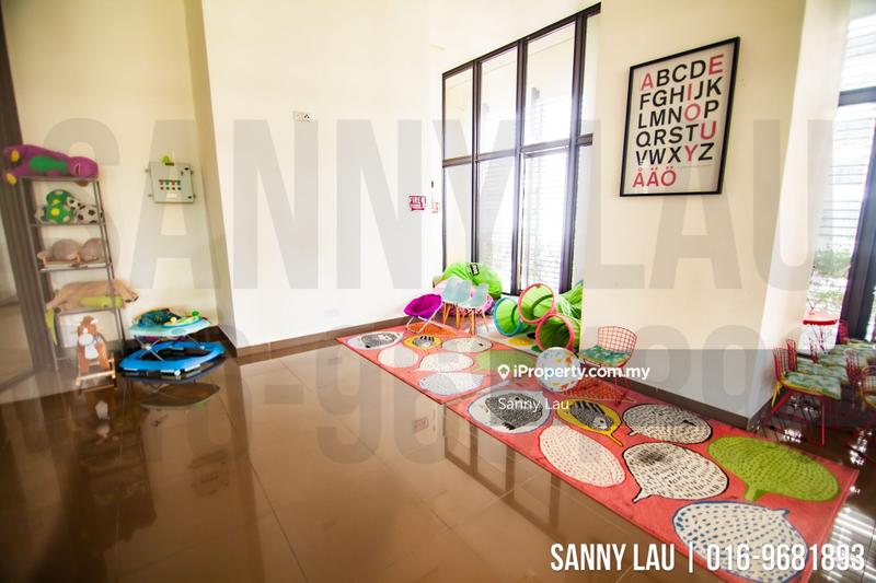 For Sale - 6 CapSquare