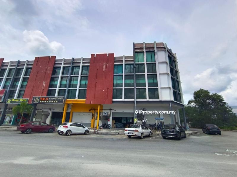 For Sale - 3 Storey Shop Office Lot Batu 6 Jalan Gambang Near Big 10 Grocer