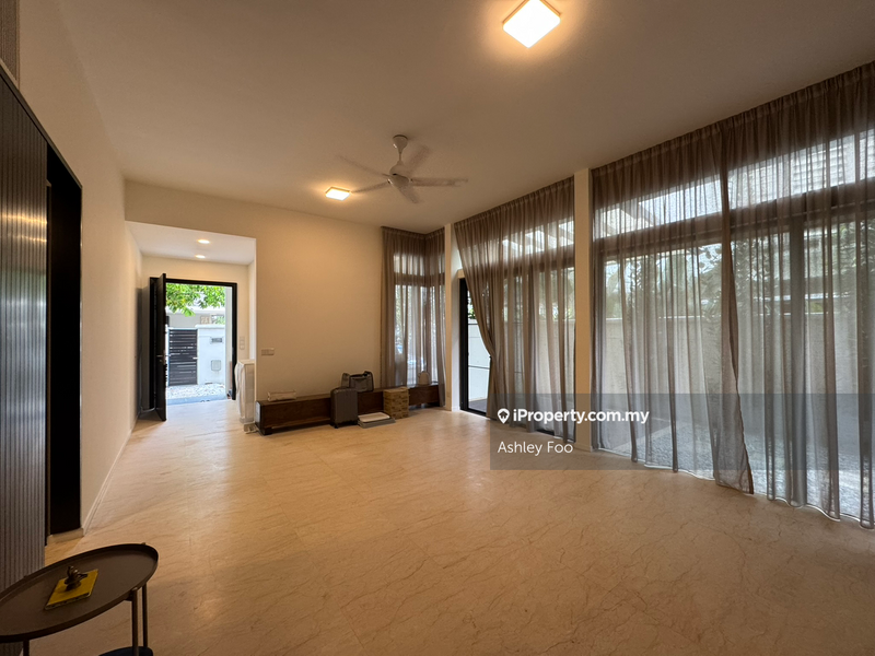 Ground floor corridor to Bedroom Ensuite & Powder