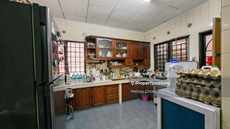 Rumah Teres untuk Dijual di Taman Serdang Raya, Seri Kembangan oleh Melissa Chong - iProperty.com.my