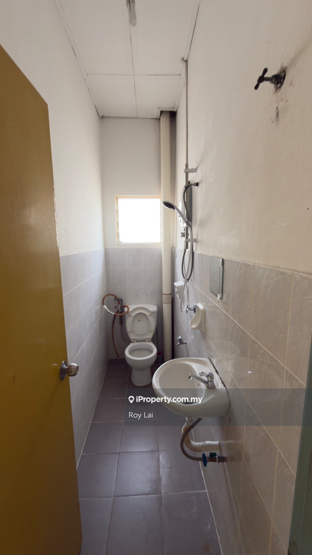 Rumah Teres 2-Tingkat untuk Dijual di Lestari Putra, Seri Kembangan oleh Roy Lai - iProperty.com.my