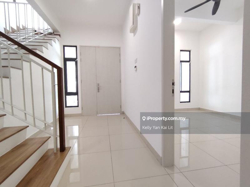 Rumah Teres 3-Tingkat untuk Dijual di Park Residence, Seri Kembangan oleh Kelly Yan Kai Lit - iProperty.com.my