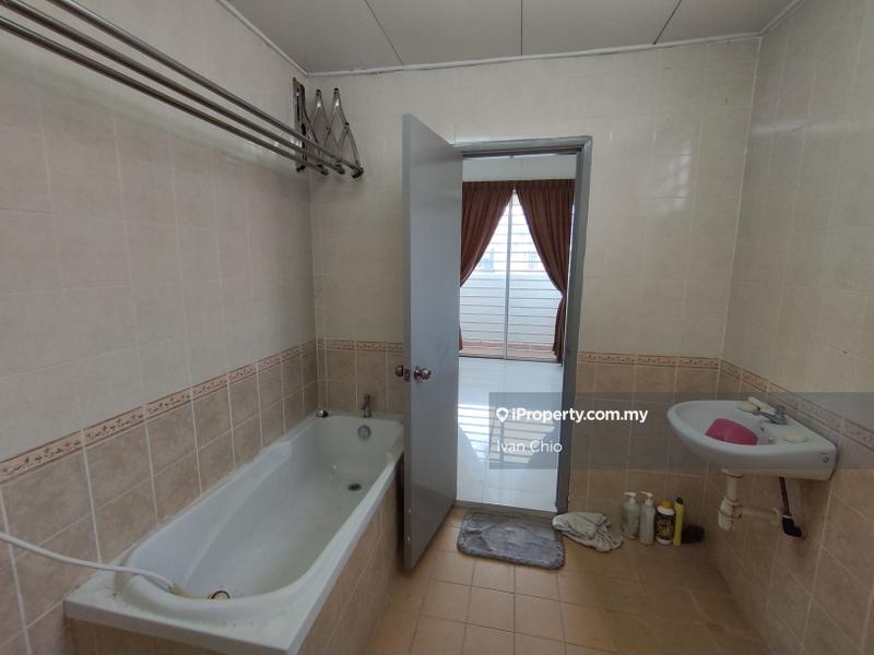 Rumah Berkembar untuk Dijual di Taman Kipark, Puchong oleh Angel Lin - iProperty.com.my