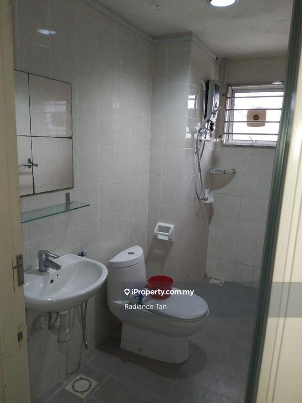Townhouse for Sale in Kayu Ara, Selangor by Radiance Tan - iProperty.com.my