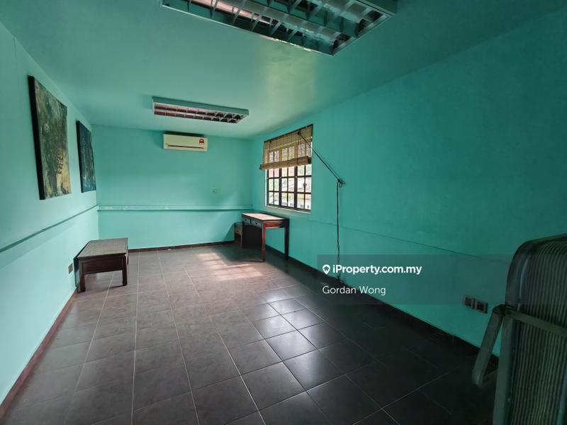 Bungalow House for Sale in Bandar Country Homes, Rawang by Gordan Wong - iProperty.com.my