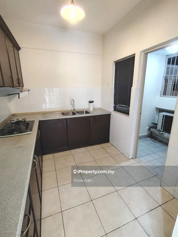 Kondominium untuk Disewa di Perdana View oleh Jovie Gan - iProperty.com.my