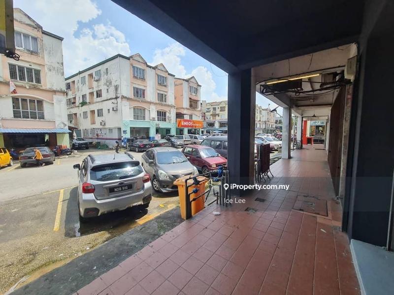 For Sale - Bandar Bukit tinggi ground floor shop for sale