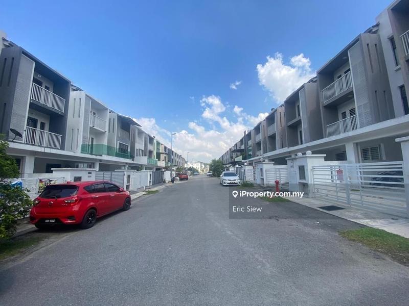 Rumah Berangkai 2.5 Tingkat untuk Dijual di Abadi Heights, Puchong oleh Eric Siew - iProperty.com.my