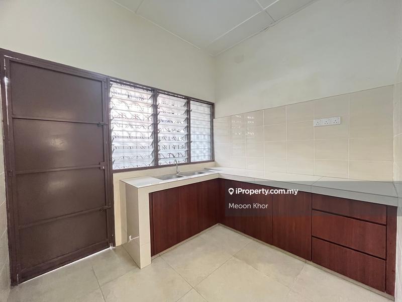 1-storey Terraced House for Rent in Taman Lucky, Bangsar by Meoon Khor - iProperty.com.my