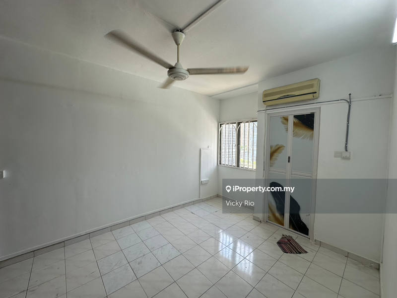 Kondominium untuk Dijual di Palm Court Condominium oleh Vicky Rio - iProperty.com.my
