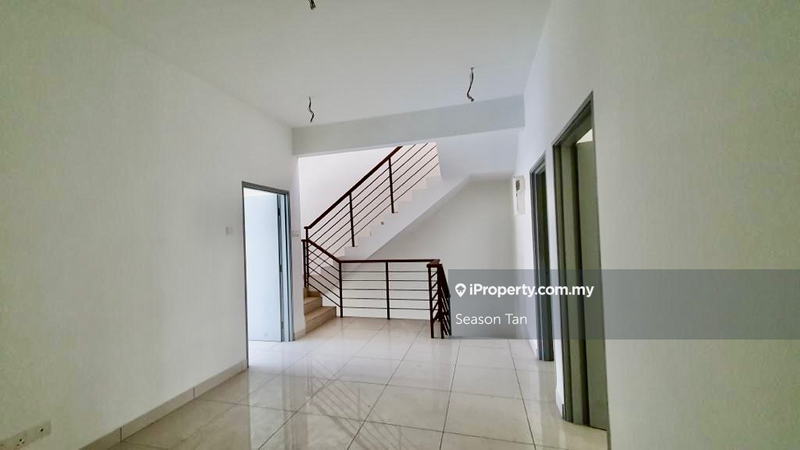 Rumah Berangkai 2.5 Tingkat untuk Dijual di Taman Equine, Seri Kembangan oleh Season Tan - iProperty.com.my