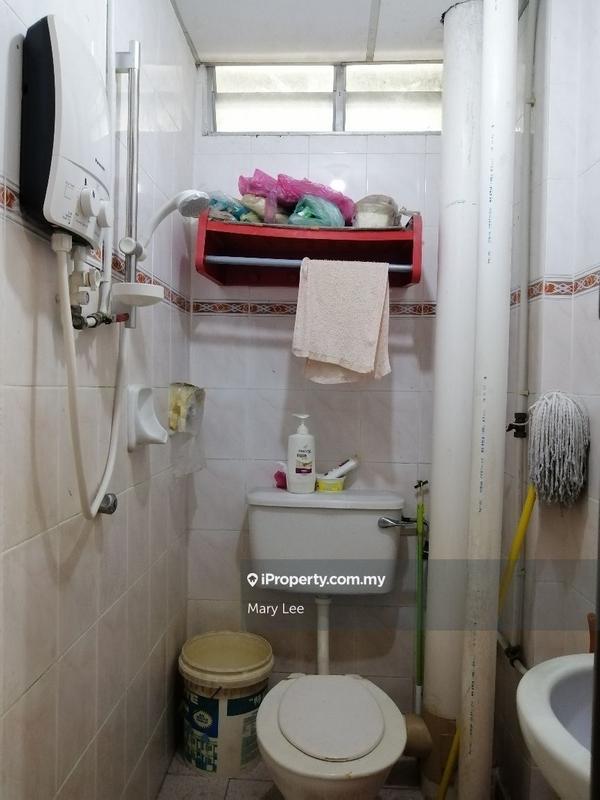 Apartment for Sale in Sinar Bukit Dumbar by Mary Lee - common bathroom - iProperty.com.my
