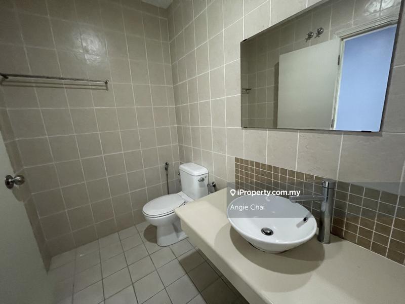 Townhouse for Sale in Sunway Damansara, Kota Damansara by Angie Chai - iProperty.com.my