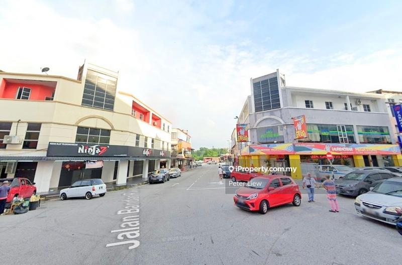 For Sale - ROI ABOVE 4.3% CORNER 3 STOREY AT PUSAT BANDAR RAWANG, GOOD FRONTAGE, HIGH DEMAND, TENANTED, rawang