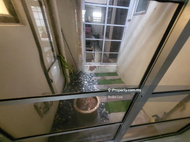 Rumah Berangkai 3 Tingkat untuk Dijual di Taman Salak Selatan, Salak South oleh BoBo Lee - iProperty.com.my