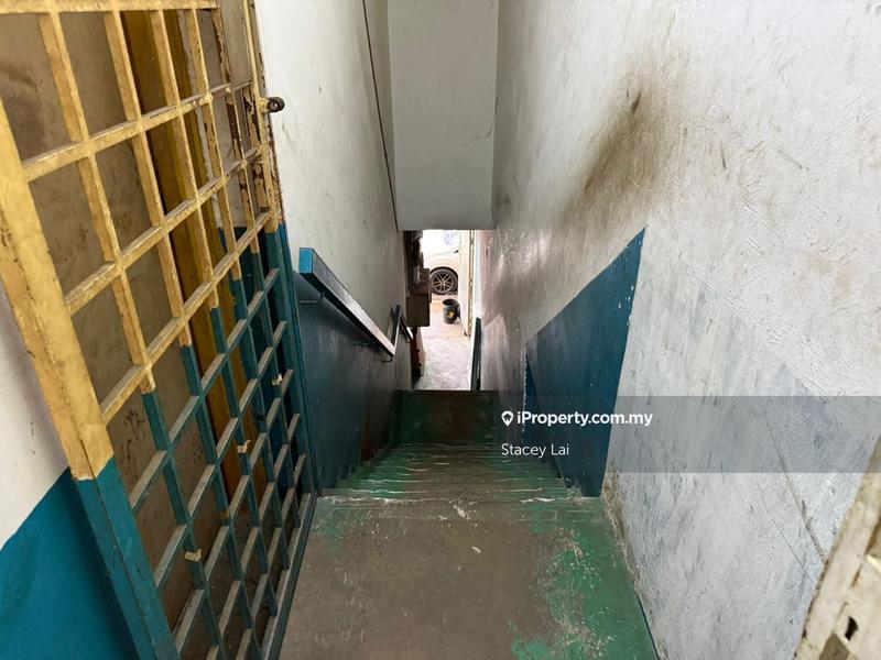 Terrace Factory for Sale in Taman Bukit Serdang, Seri Kembangan by Stacey Lai - iProperty.com.my