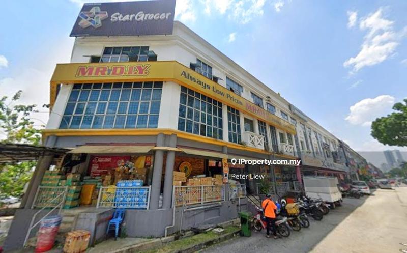For Sale - ROI 4.65% ENDLOT FACING MAIN ROAD SHOP FOR SALES KINRARA, TAMAN PAK SIONG, PUCHONG