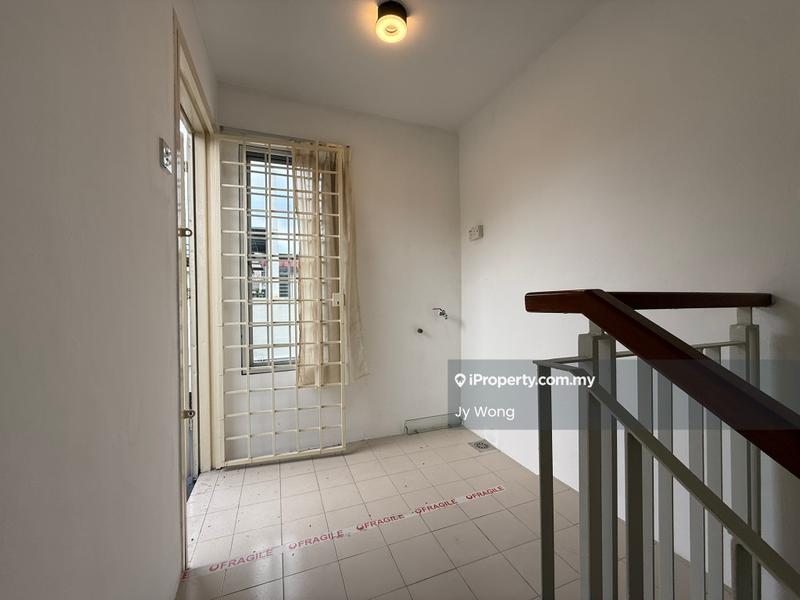Townhouse for Sale in Eastwood Terrace, Kayu Ara, Bandar Utama, Bandar Utama by Jy Wong - Entrance - iProperty.com.my