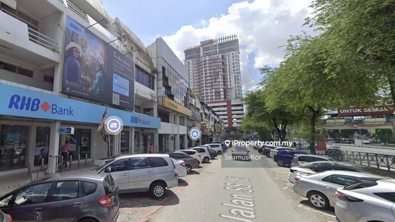 For Sale - ⭐ ROi 6.96% ⭐ Collected RM40k per month ⭐ Facing mainroad ⭐ Most vibrant Street ⭐
