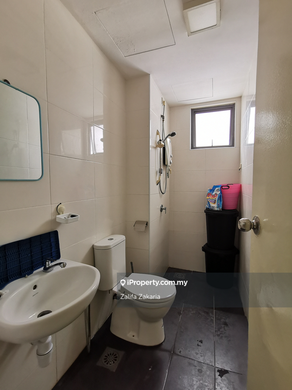 Service Residence for Sale in Vista Alam by Zalifa Zakaria - iProperty.com.my