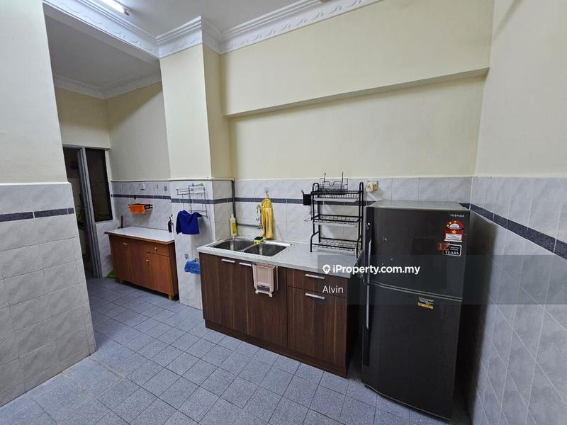 For Sale - Straits Court