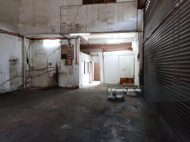 For Rent - 1.5 Storey Light Industrial Shoplot @ Taman Perindustrian Ringan Usahajaya for Rent