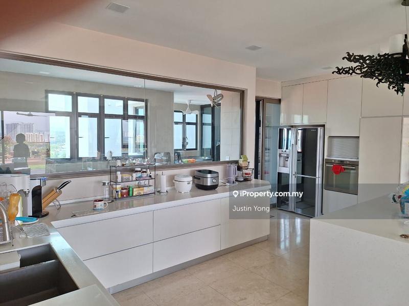 For Sale - Ara Hill Condominium