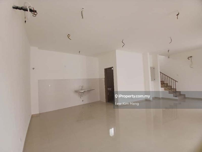 Rumah Berangkai 3 Tingkat untuk Dijual di Taman Naga Emas, Salak South oleh Lew Kim Meng - iProperty.com.my
