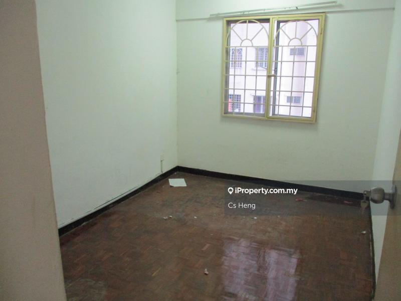 Pangsapuri untuk Dijual di Sri Intan 2 oleh Cs Heng - iProperty.com.my