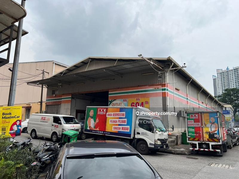 For Sale - 3 STOREY CORNER MAIN ROAD FRONTAGE ROi 4.7% ,DESA PETALING