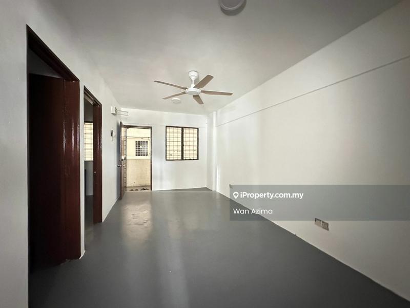 Flat for Sale in Taman Industrial Lembah Jaya Flat by Wan Azima - Living Room - iProperty.com.my