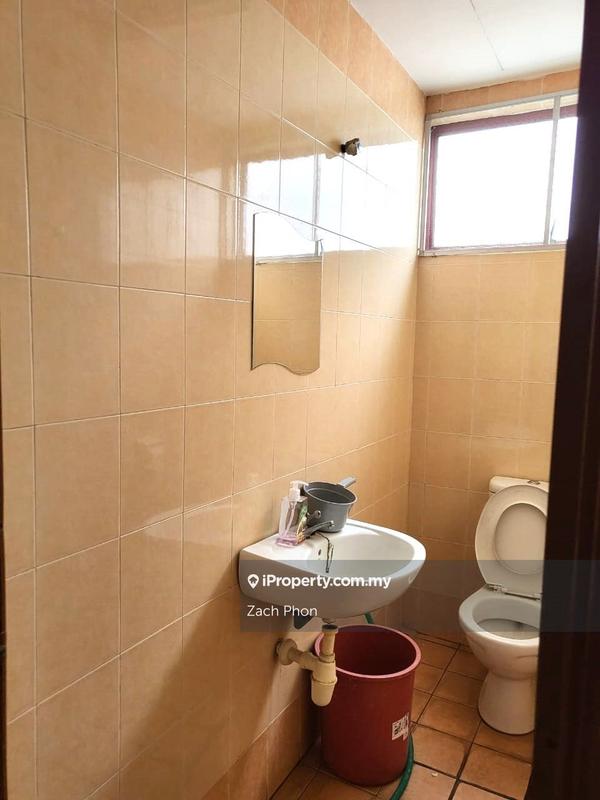 Shop / Office for Sale in Petaling Jaya, Selangor by Zach Phon - iProperty.com.my
