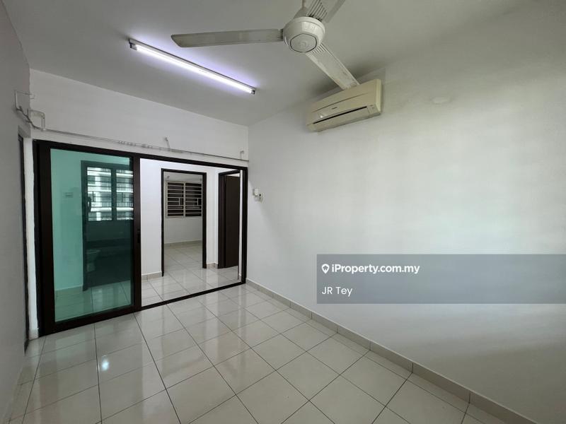 Kondominium untuk Dijual di Indah Alam (Subang Andaman) oleh JR Tey - Living Room - iProperty.com.my