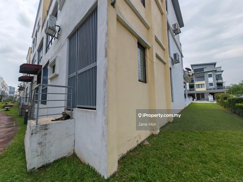 Townhouse for Sale in 16 Sierra, Puchong by Jane Hor - iProperty.com.my