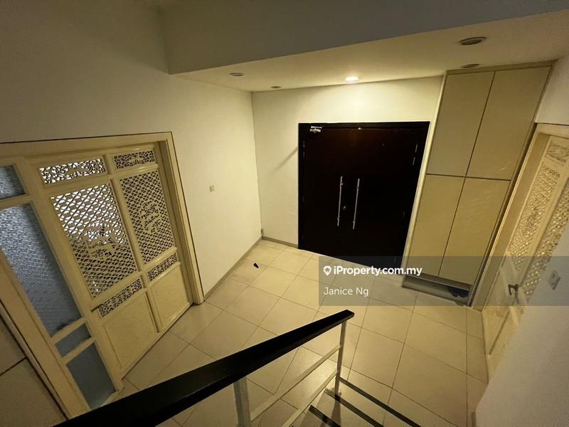 Bungalow House for Sale in Sierramas, Sungai Buloh by Janice Ng - Main entrance - iProperty.com.my