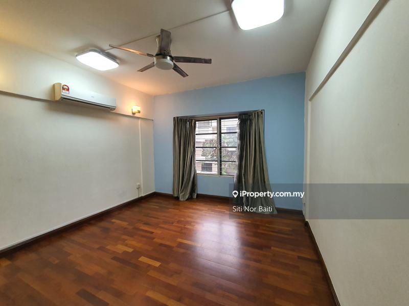 Rumah Bandar untuk Dijual di Ampang Hilir, Ampang oleh Siti Beeb - iProperty.com.my