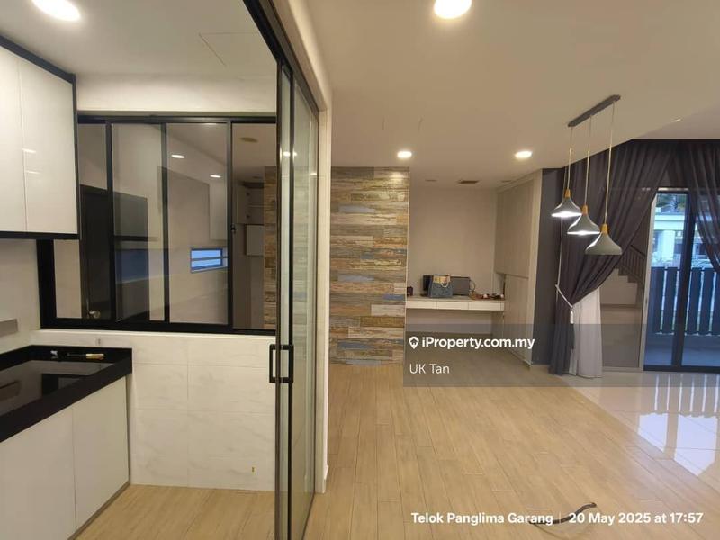Rumah Teres untuk Dijual di qi6mk, Telok Panglima Garang oleh UK Tan - iProperty.com.my