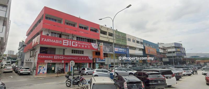 For Rent - Petaling Jaya , SS2 , PJ Corner unit Facing Main Road with Lift