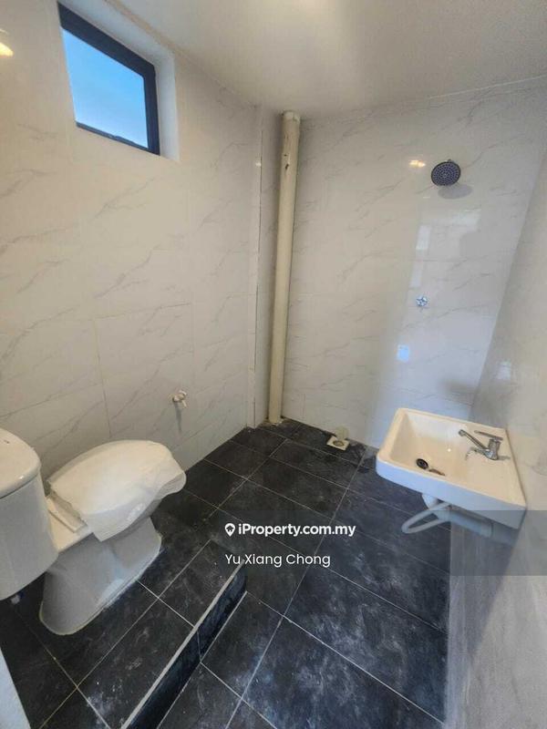 Flat for Sale in Taman Molek by Felix Chong - Bathroom - iProperty.com.my